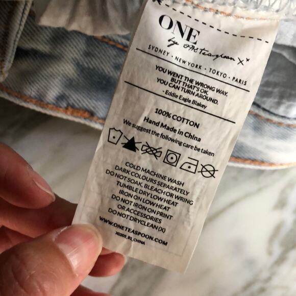 One Teaspoon Womens Light Wash "Chargers" Distressed Cuffed Denim Shorts 24 - Picture 9 of 11